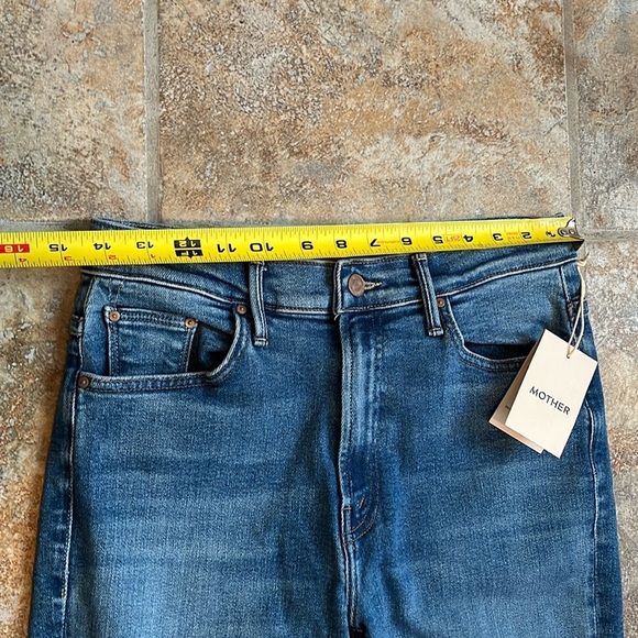 MOTHER The Insider Crop Step Fray Size 28 NWT - Picture 9 of 16